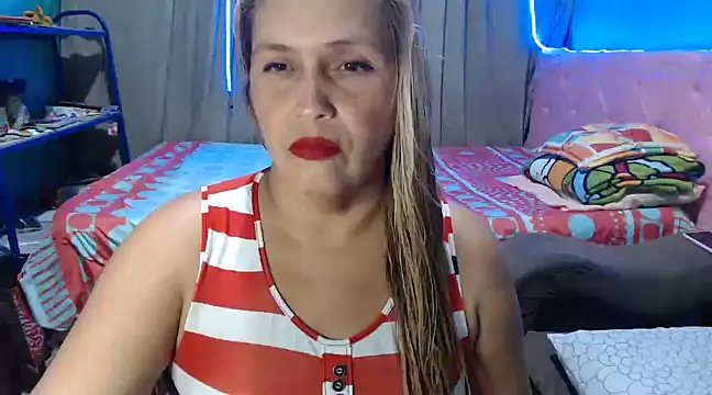 Snapshot of mom_son_dirty chatting on 02/07/25, 12:42 mom son dirty online show from 02/07/25, 12:42