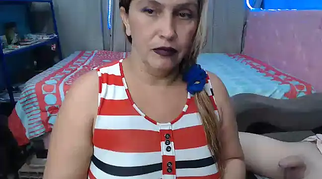 Snapshot of mom_son_dirty chatting on 02/13/25, 03:14 mom son dirty online show from 02/13/25, 03:14