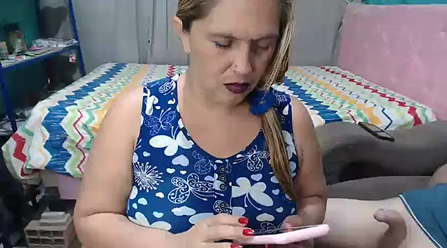 Snapshot of mom_son_dirty chatting on 02/14/25, 03:05 mom son dirty online show from 02/14/25, 03:05