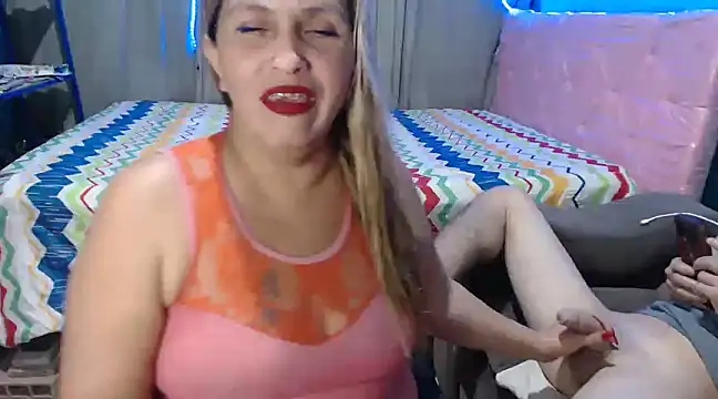 Snapshot of mom_son_dirty chatting on 02/16/25, 10:10 mom son dirty online show from 02/16/25, 10:10