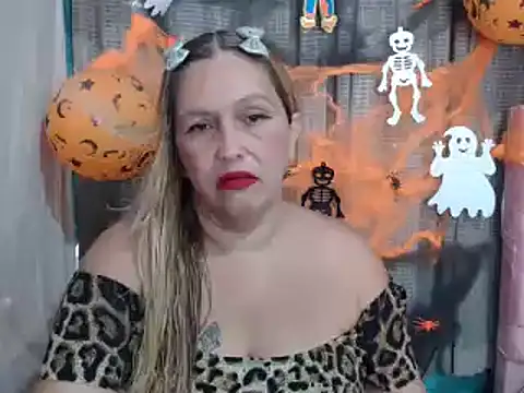 Snapshot of mom_son_dirty chatting on 10/15/25, 02:06 mom son dirty online show from 10/15/25, 02:06