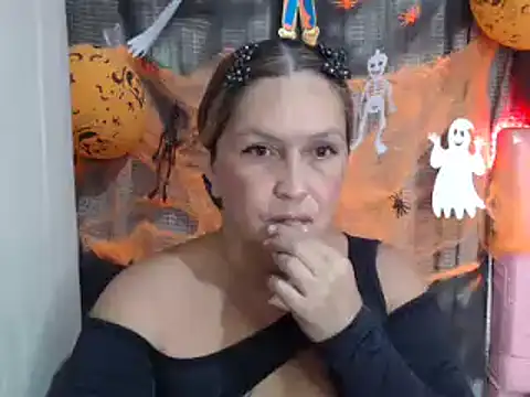 Snapshot of mom_son_dirty chatting on 10/19/25, 02:29 mom son dirty online show from 10/19/25, 02:29