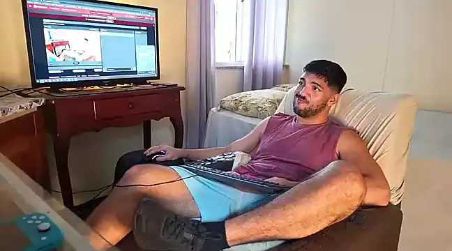 Snapshot of LUH133 chatting on 03/12/25, 05:28 LUH133 online show from 03/12/25, 05:28