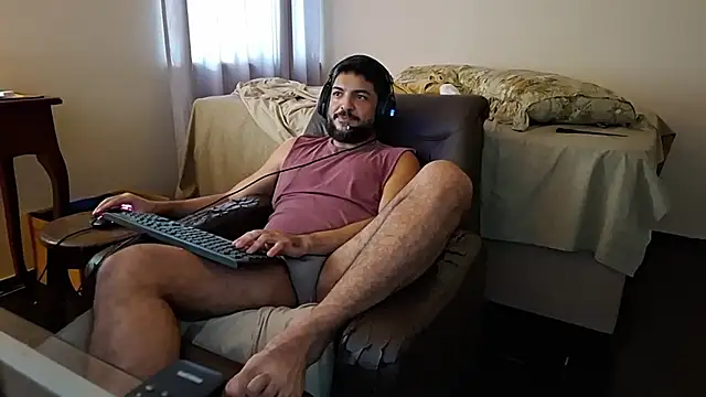 Snapshot of LUH133 chatting on 09/10/25, 05:35 LUH133 online show from 09/10/25, 05:35