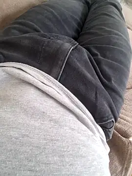 Snapshot of Pedro001Yes chatting on 04/27/26, 04:05 Pedro001Yes online show from 04/27/26, 04:05