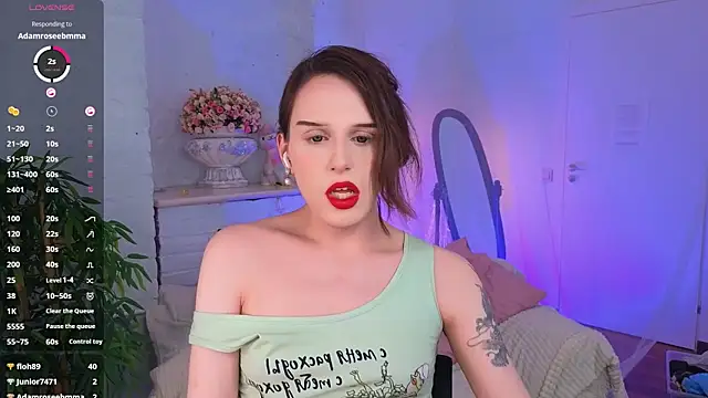 Snapshot of _yourFoxy_ chatting on 01/05/25, 09:48  yourFoxy  online show from 01/05/25, 09:48