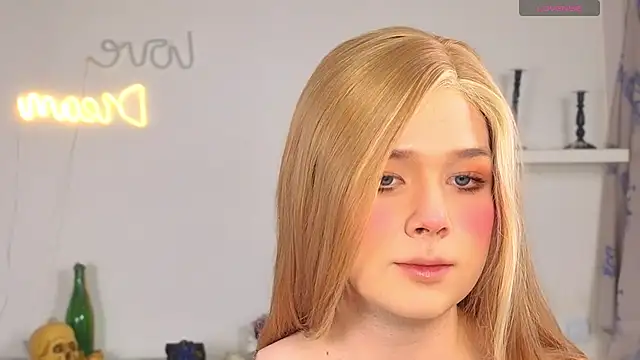 Snapshot of _yourFoxy_ chatting on 10/18/25, 11:55  yourFoxy  online show from 10/18/25, 11:55