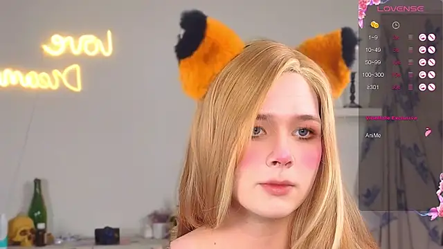 Snapshot of _yourFoxy_ chatting on 10/22/25, 04:18  yourFoxy  online show from 10/22/25, 04:18