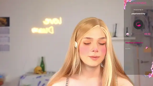 Snapshot of _yourFoxy_ chatting on 10/25/25, 01:40  yourFoxy  online show from 10/25/25, 01:40