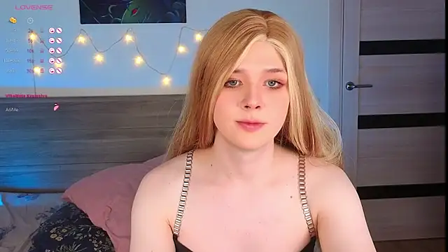 Snapshot of _yourFoxy_ chatting on 01/05/26, 05:27 yourFoxy online show from 01/05/26, 05:27