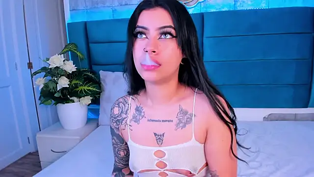 Snapshot of DakottaHill chatting on 02/10/25, 01:44 DakottaHill online show from 02/10/25, 01:44