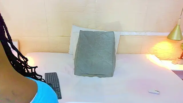 Chocolatte bar online show from 02/13/26, 02:35