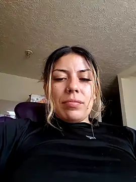 Snapshot of Sweel_Leyva18 chatting on 05/19/26, 06:36 Sweel Leyva18 online show from 05/19/26, 06:36