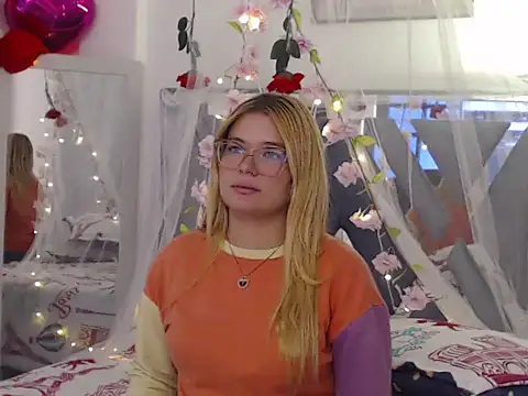 Snapshot of Steisyromero7 chatting on 11/18/25, 03:05 Steisyromero7 online show from 11/18/25, 03:05