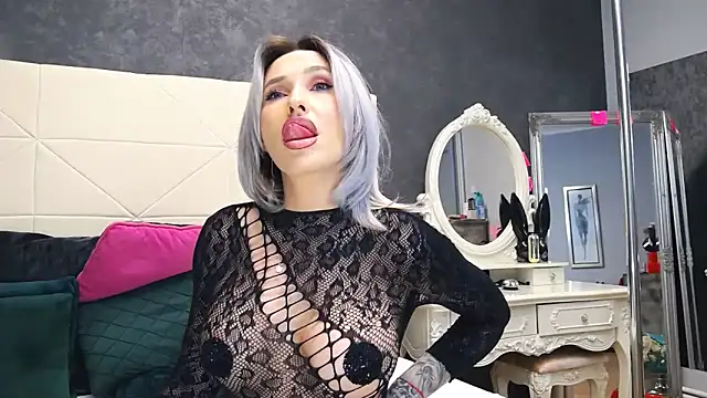 IssaSmith online show from 03/01/25, 11:39