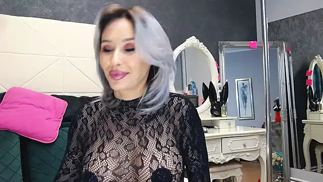 IssaSmith online show from 03/02/25, 11:39