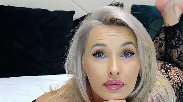 IssaSmith online show from 01/05/26, 05:49