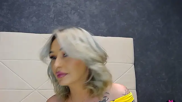 IssaSmith online show from 03/19/26, 02:54