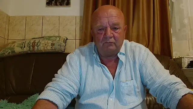 Snapshot of fullballs6 chatting on 09/18/25, 01:51 fullballs6 online show from 09/18/25, 01:51