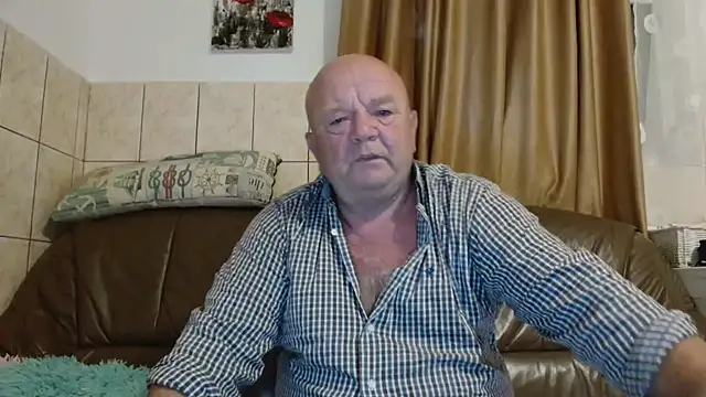 Snapshot of fullballs6 chatting on 09/19/25, 02:13 fullballs6 online show from 09/19/25, 02:13