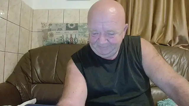 Snapshot of fullballs6 chatting on 10/02/25, 01:56 fullballs6 online show from 10/02/25, 01:56