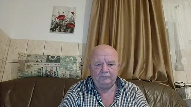 Snapshot of fullballs6 chatting on 10/07/25, 02:20 fullballs6 online show from 10/07/25, 02:20