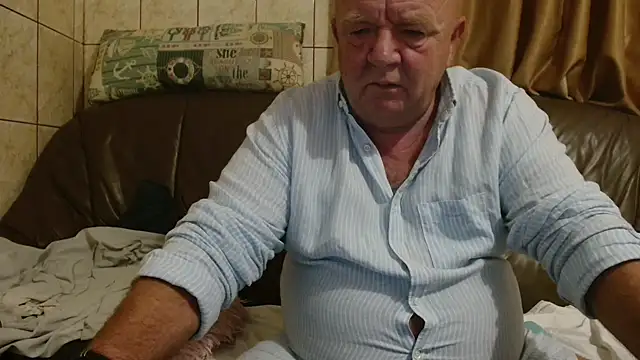 Snapshot of fullballs6 chatting on 10/14/25, 02:23 fullballs6 online show from 10/14/25, 02:23