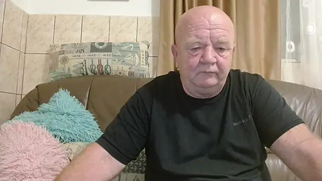 Snapshot of fullballs6 chatting on 10/24/25, 02:30 fullballs6 online show from 10/24/25, 02:30