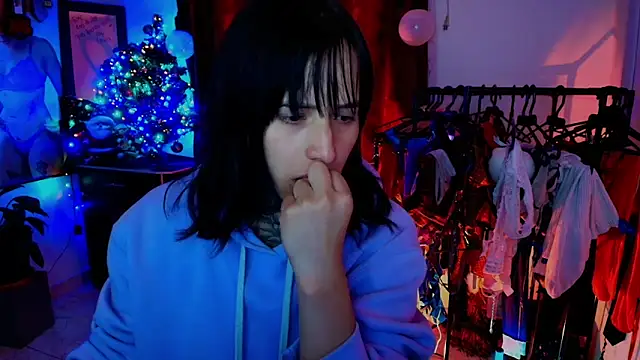 TinnaDawsom online show from 12/17/25, 01:55