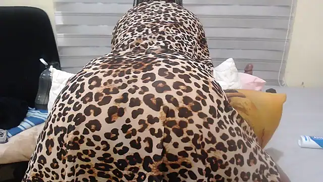 Foxybrownxx1 online show from 07/19/26, 08:23