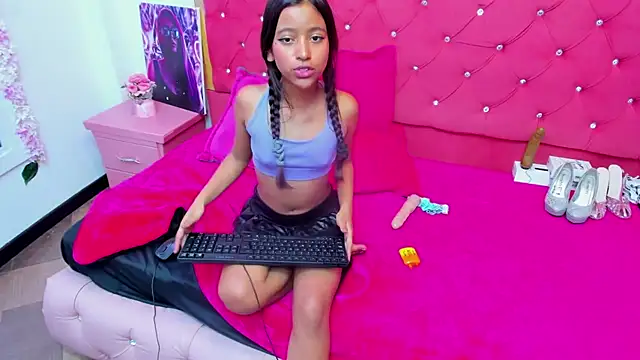 Snapshot of SamaraPrice69 chatting on 01/16/25, 09:51 SamaraPrice69 online show from 01/16/25, 09:51