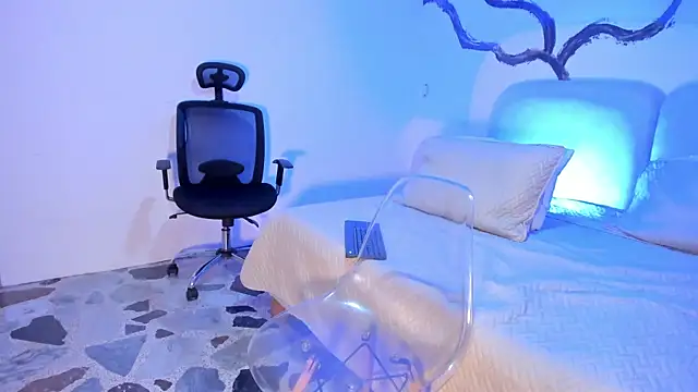 Snapshot of EthanTravis_ chatting on 01/23/25, 05:13 EthanTravis  online show from 01/23/25, 05:13