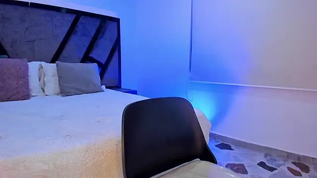 Snapshot of EthanTravis_ chatting on 01/28/25, 07:43 EthanTravis  online show from 01/28/25, 07:43