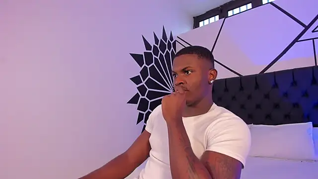 Snapshot of EthanTravis_ chatting on 01/31/25, 11:56 EthanTravis  online show from 01/31/25, 11:56