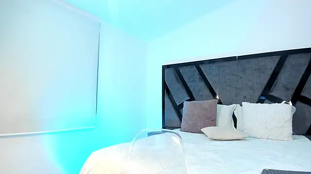 Snapshot of EthanTravis_ chatting on 02/08/25, 09:13 EthanTravis  online show from 02/08/25, 09:13