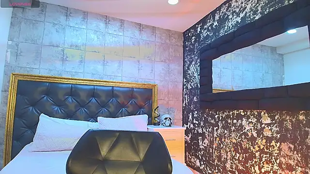 Snapshot of EthanTravis_ chatting on 03/13/25, 11:16 EthanTravis  online show from 03/13/25, 11:16