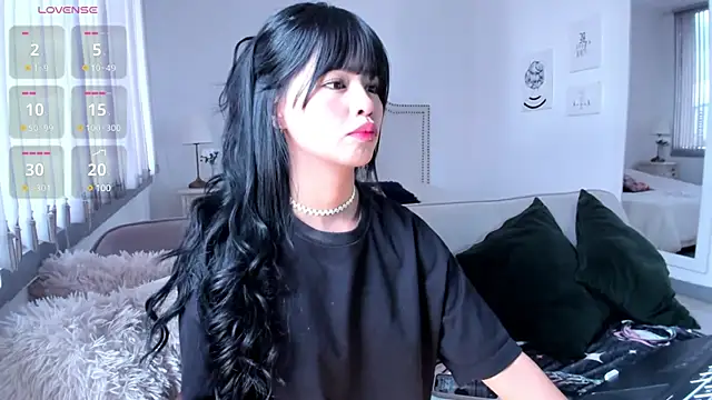 HannaKim online show from 12/18/24, 02:38