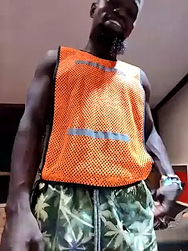 Snapshot of Chocolate_factory_man chatting on 01/01/25, 08:04 Chocolate factory man online show from 01/01/25, 08:04