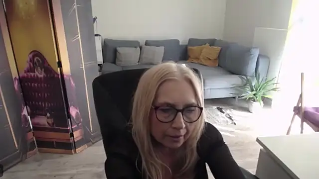 sofia xkiss online show from 04/21/26, 01:50