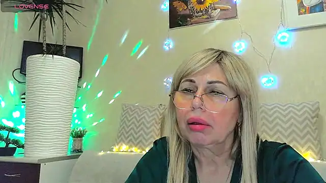 SusieNoreen online show from 01/25/25, 01:52