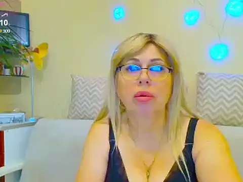 SusieNoreen online show from 02/19/25, 04:12
