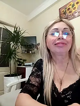 SusieNoreen online show from 02/27/25, 04:09