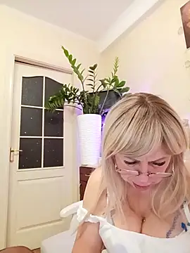 SusieNoreen online show from 09/16/25, 01:06