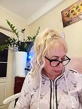 SusieNoreen online show from 10/01/25, 01:11
