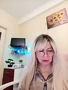 SusieNoreen online show from 10/05/25, 01:37