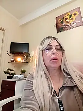 SusieNoreen online show from 10/06/25, 12:52