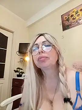 SusieNoreen online show from 10/09/25, 01:03