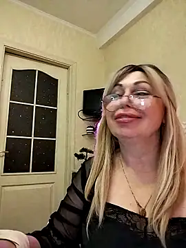 SusieNoreen online show from 10/13/25, 02:22
