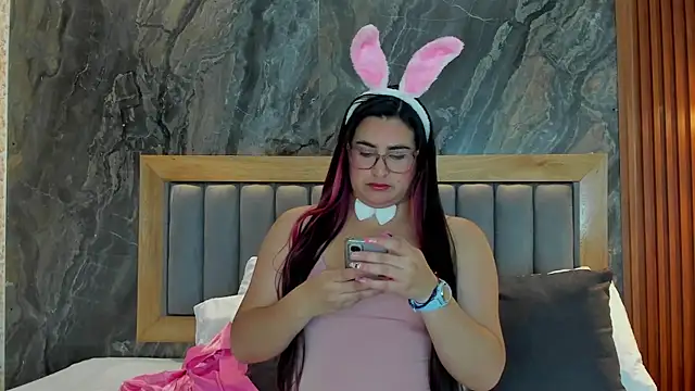 BellaPeers  online show from 10/31/25, 11:44