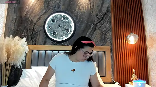 Snapshot of BellaPeers_ chatting on 05/13/26, 10:56 BellaPeers online show from 05/13/26, 10:56